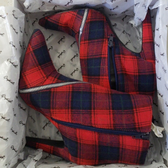 Shoes - Plaid booties